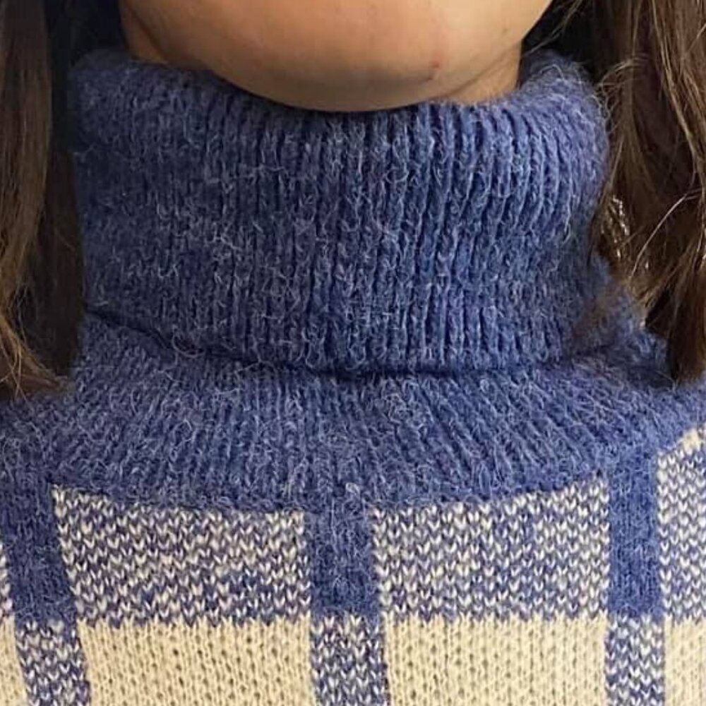 Cozy Blue & Cream Checkered Turtleneck Sweater - Picture 3 of 4